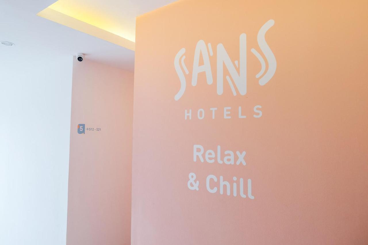 Sans Hotel Roxy Jakarta Bagian luar foto